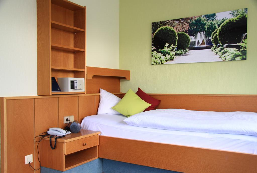 Hotel Garni Vier Jahreszeiten Bad Füssing Buitenkant foto